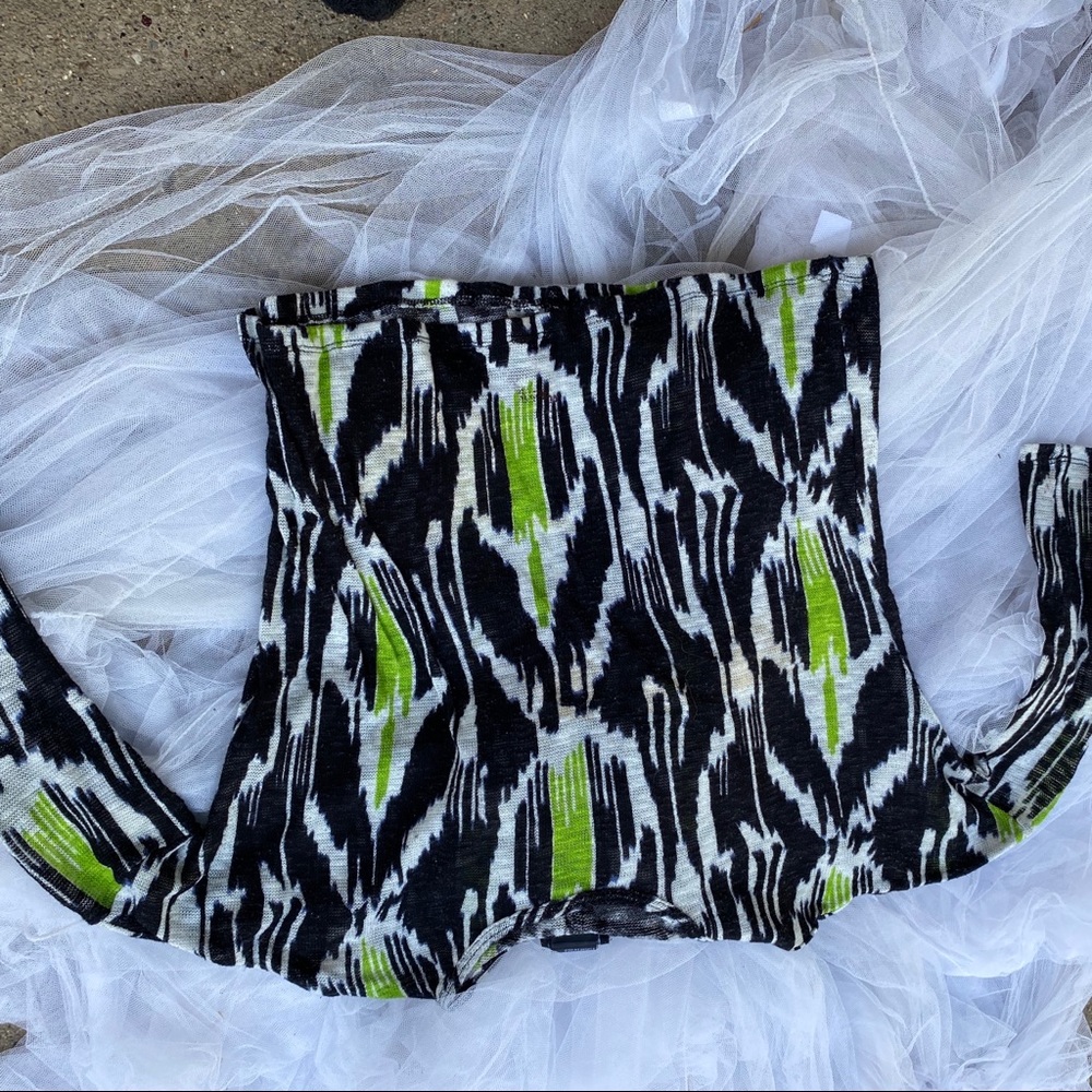 Green black and white design loose long sleeve T.